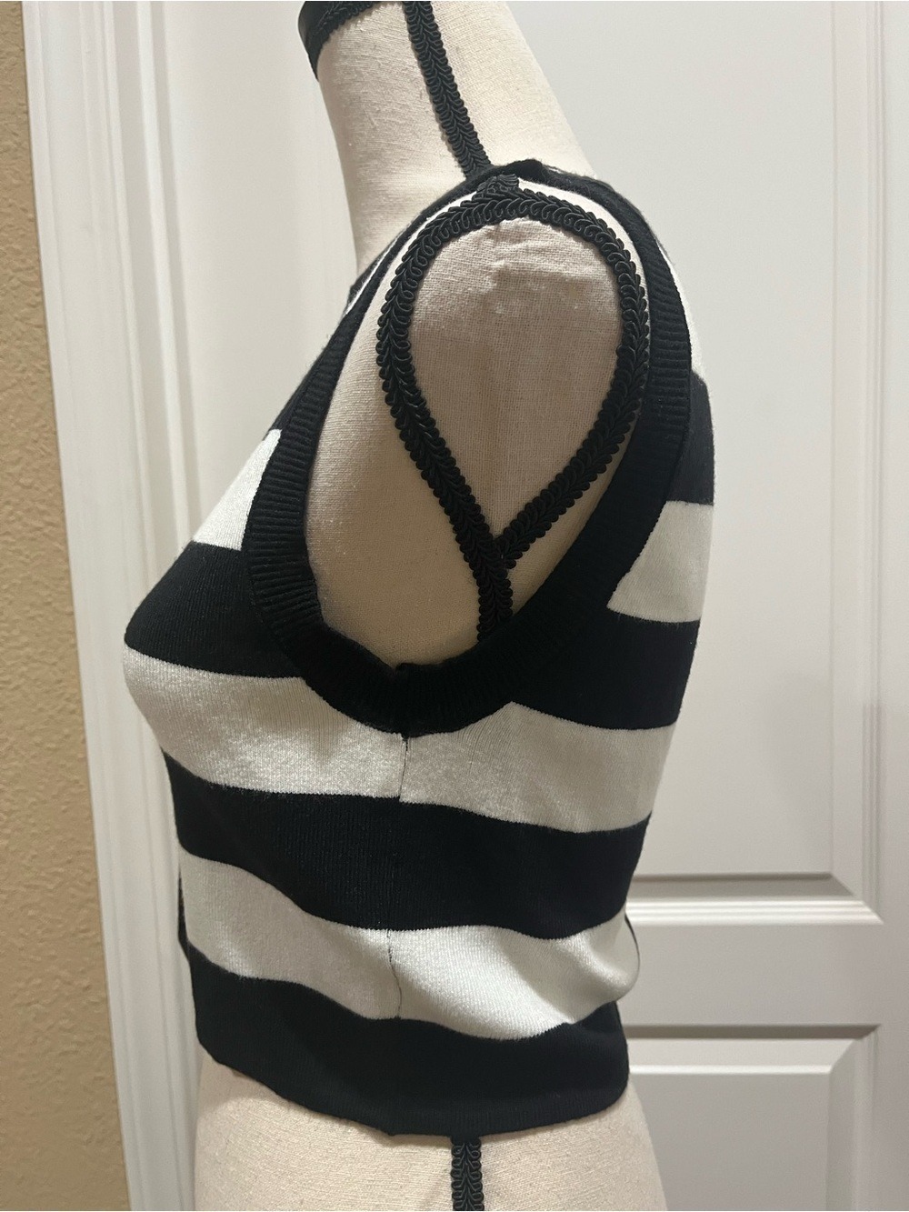 BLACK AND WHITE STRIPED SLEEVELESS KNIT TANK TOP - Picture 4 of 5